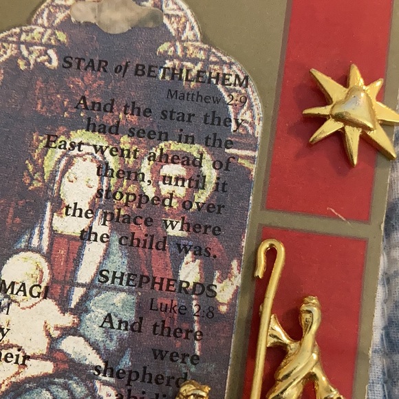 The Christmas Story tac pin set. With pin and scripture - Picture 6 of 8